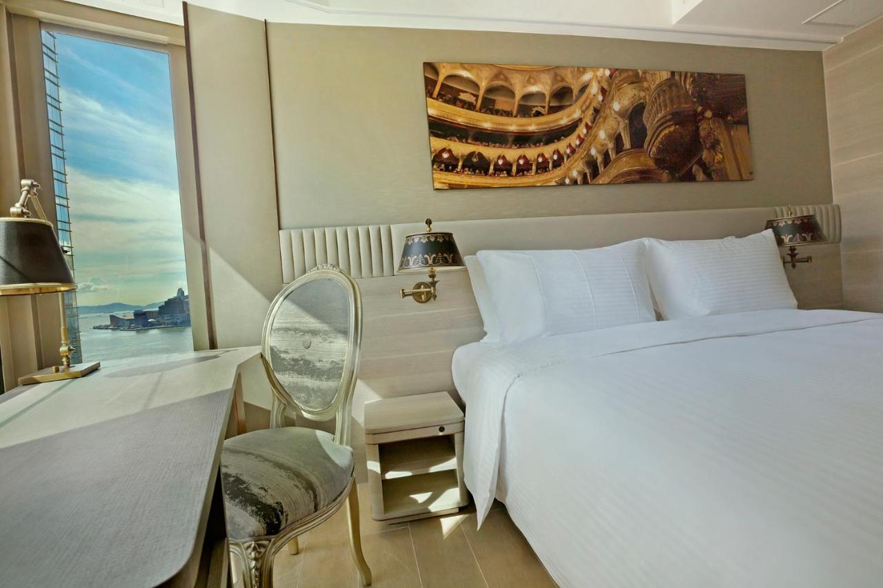 Hotel Alexandra Хонконг Екстериор снимка
