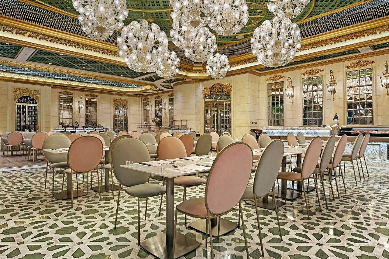 Hotel Alexandra Хонконг Екстериор снимка